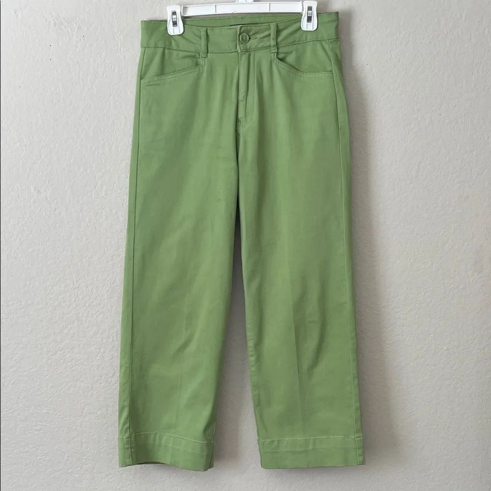 Like New! Bagatelle High Waisted Crop Pants Green in Size 8